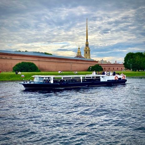 Однопалубный теплоход Хемингуэй